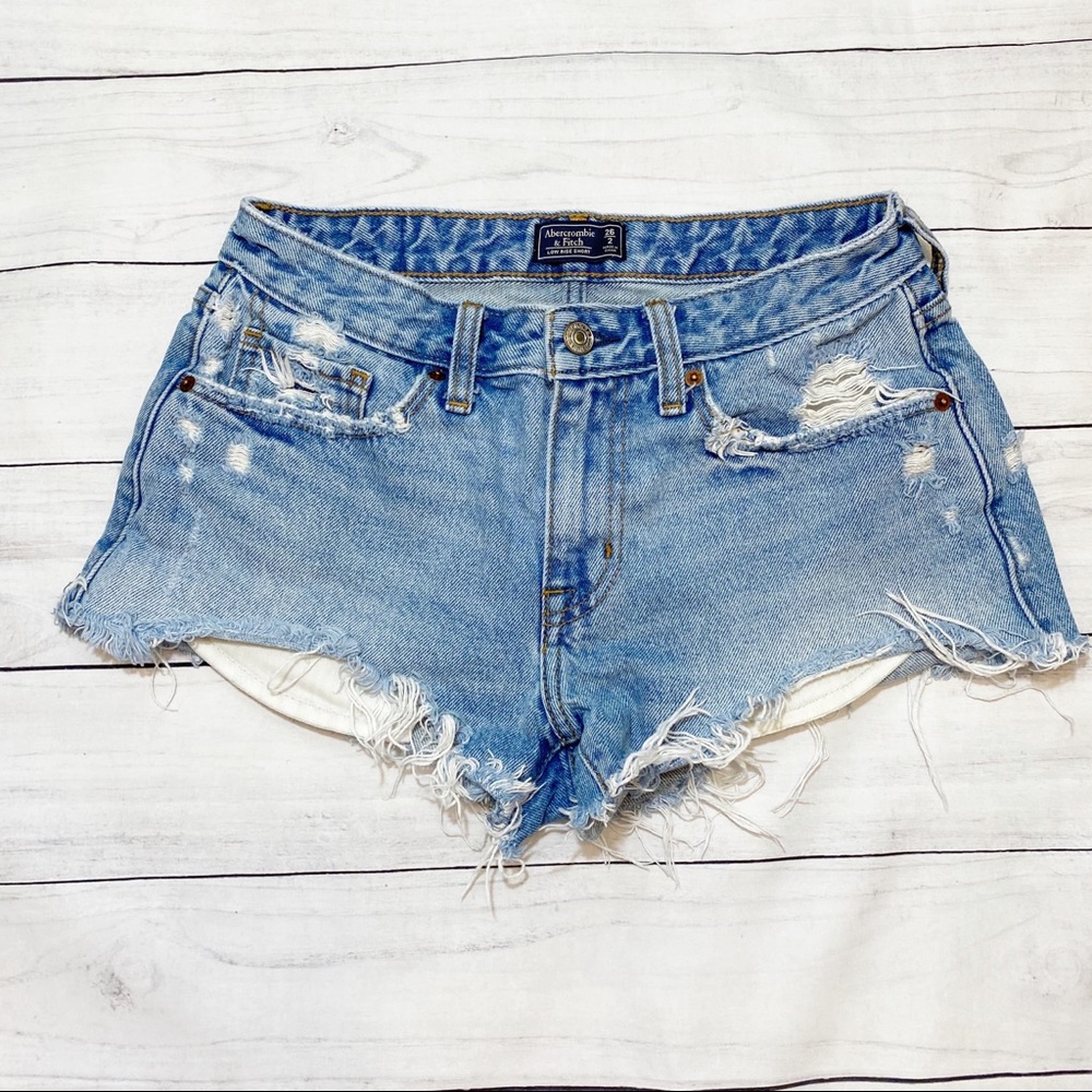ABERCROMBIE & FITCH • Low Rise Shorts